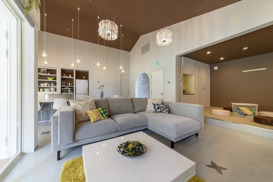 Holiday Villa Gran Suite｜平屋建てヴィラの、北欧風で可愛く優しい内装デザイン（リビング）｜名古屋の店舗設計デザイン スーパーボギー